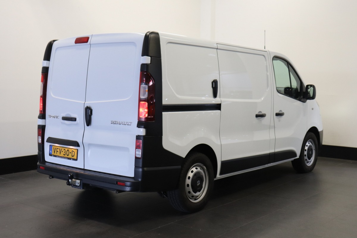 Renault Trafic 1.6 dCi EURO 6 - Airco - Cruise - PDC - Trekhaak - € 11.950,- Excl.