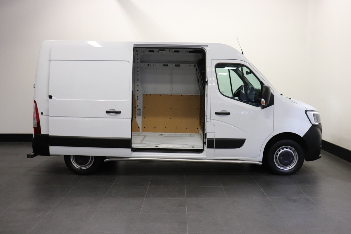 Renault Master 2.3 dCi 150PK L2H2 EURO 6 - Airco - Cruise - PDC - € 18.950,- Excl.