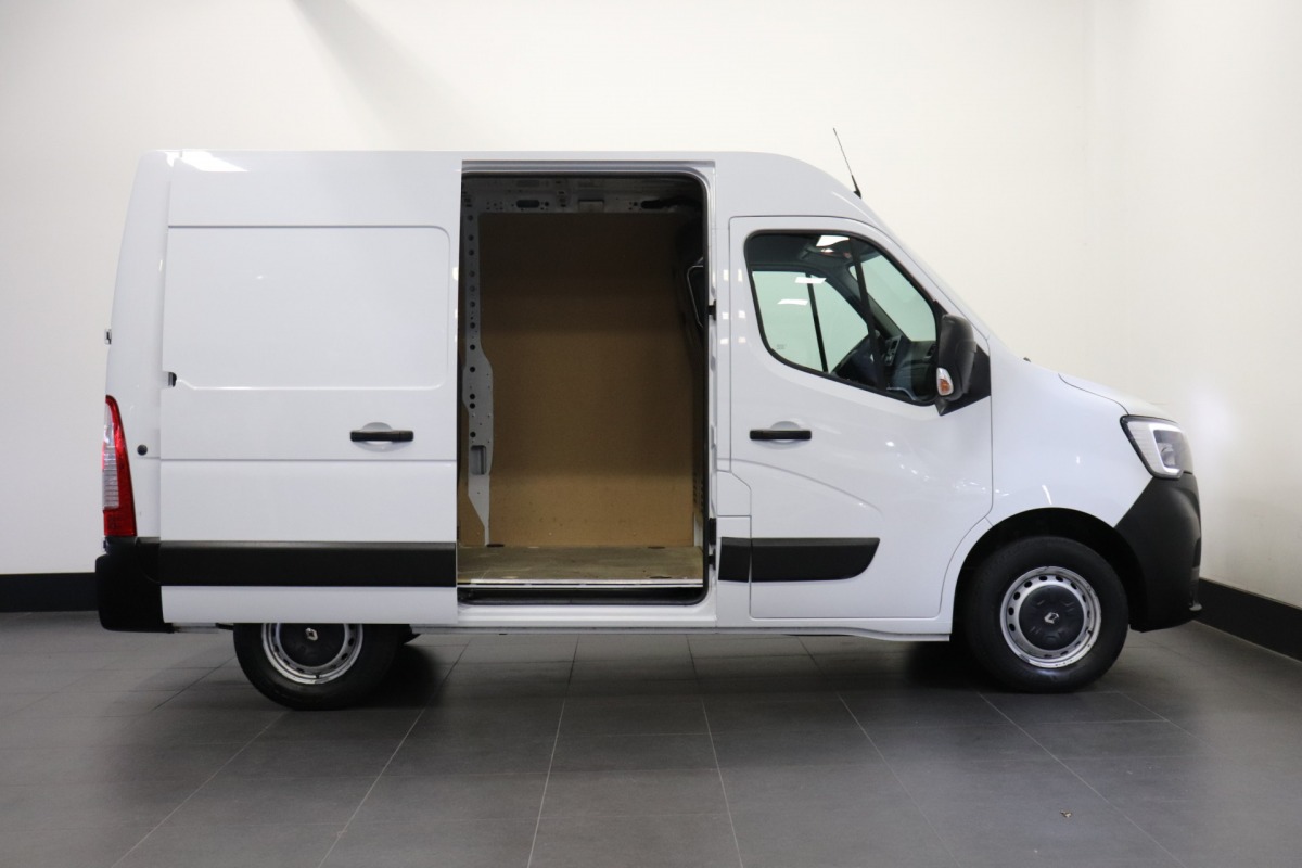 Renault Master 2.3 dCi 135PK L1H2 - Airco - Cruise - PDC - € 16.950,- Excl.