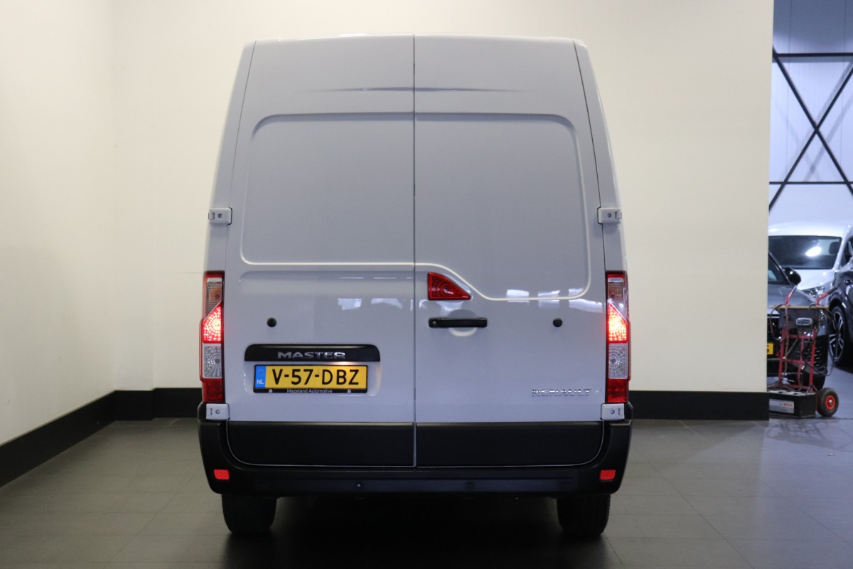 Renault Master 2.3 dCi 135PK L1H2 - Airco - Cruise - PDC - € 16.950,- Excl.