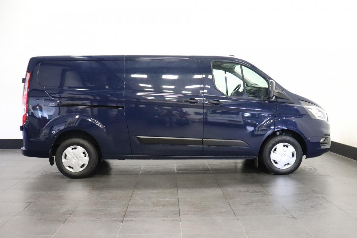 Ford Transit Custom 2.0 TDCI L2 EURO 6 - Airco - PDC - Cruise - € 16.950,- Excl.