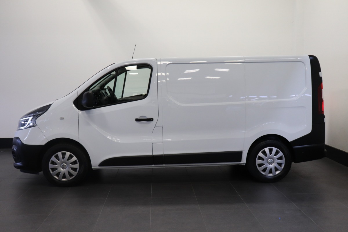 Renault Trafic 1.6 dCi EURO 6 - Airco - Trekhaak - PDC - € 13.900,- Excl.