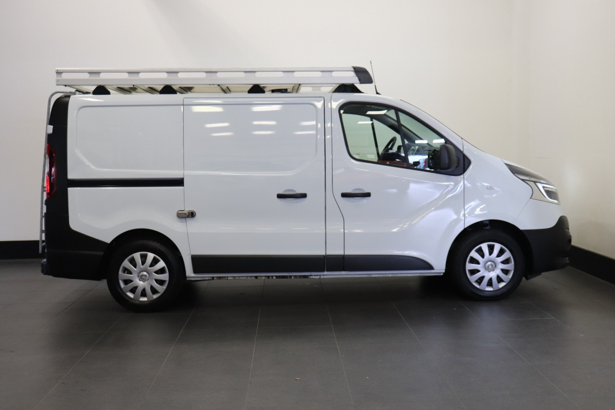 Renault Trafic 2.0 dCi 120PK EURO 6 - Airco - Navi - Cruise - Imperiaal - € 14.900,- Excl.