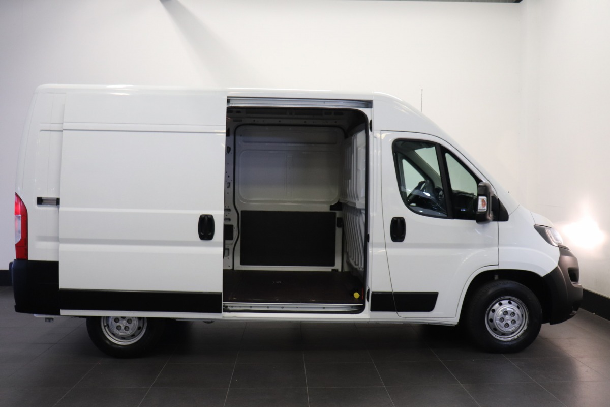 Peugeot Boxer 2.2 BlueHDi 120PK 2x Schuifdeur L2H2 EURO 6 - Airco - Navi - Cruise - € 14.499,- Excl.