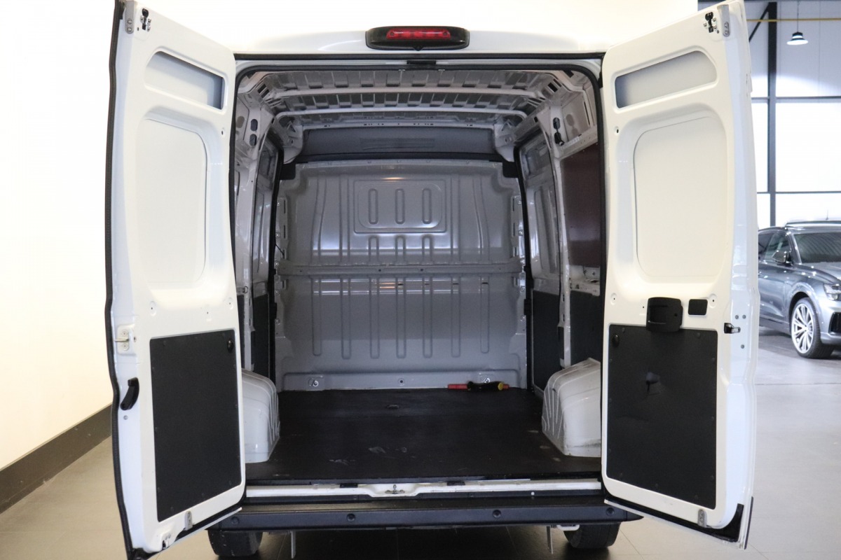 Peugeot Boxer 2.2 BlueHDi 120PK 2x Schuifdeur L2H2 EURO 6 - Airco - Navi - Cruise - € 14.499,- Excl.