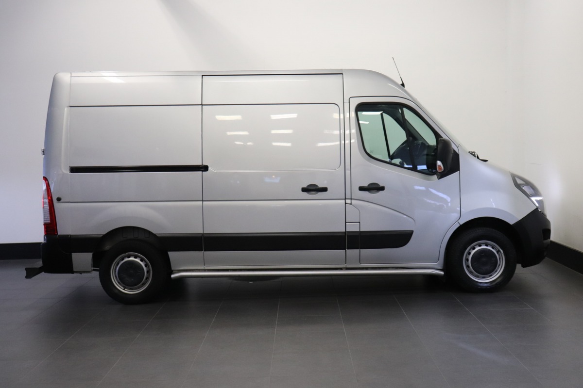 Opel Movano 2.3 Turbo 136PK L2H2 - EURO6 - AC/climate - Navi - Cruise - Camera - € 20.950,- Excl.