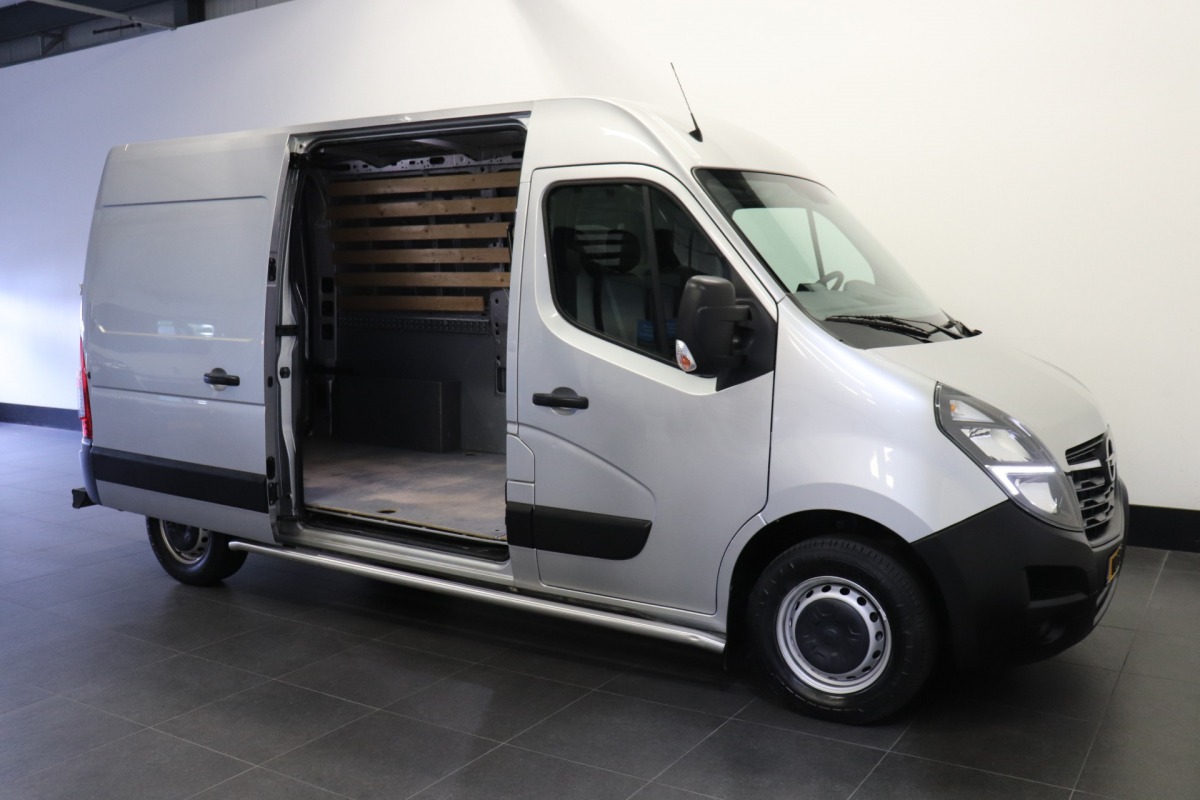 Opel Movano 2.3 Turbo 136PK L2H2 - EURO6 - AC/climate - Navi - Cruise - Camera - € 20.950,- Excl.