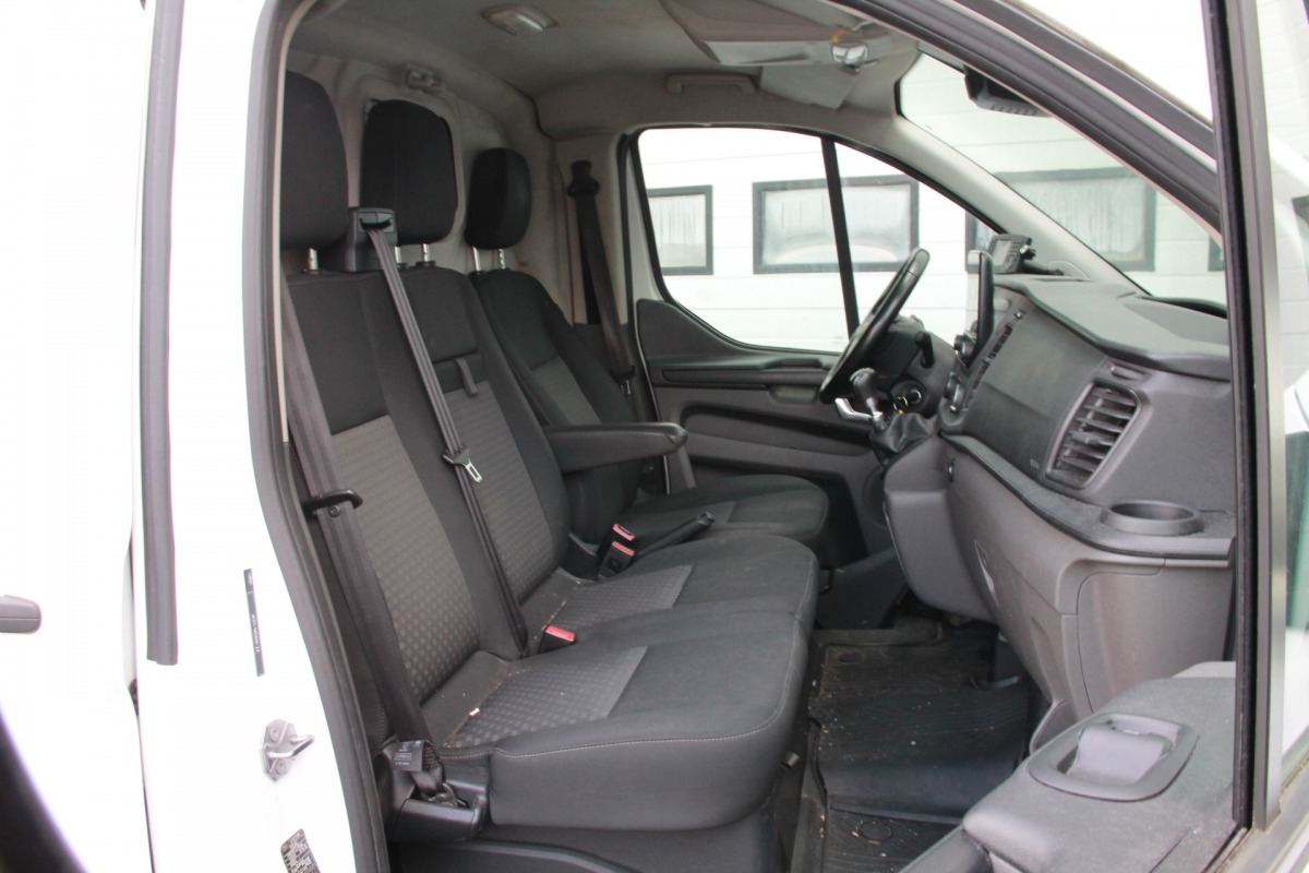 Ford Transit Custom 2.0 TDCI 130PK EURO 6 - Airco - Navi - Cruise - Camera - € 9.900,- Ex.