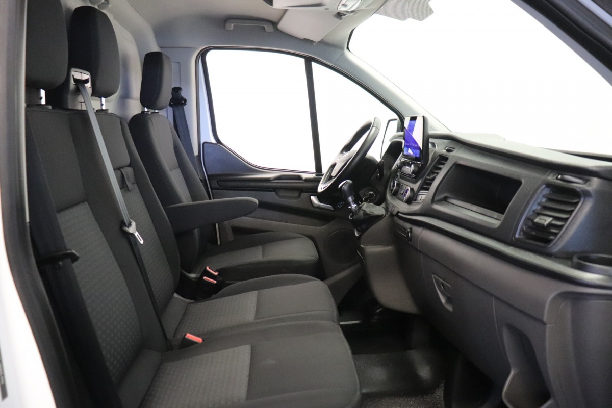 Ford Transit Custom 2.0 TDCI 130PK - EURO 6 - Airco - Navi - Cruise - € 19.900,- Excl.