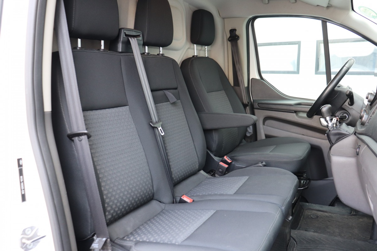 Ford Transit Custom 2.0 TDCI 130PK EURO 6 2x Schuifdeur - Airco - Navi - Cruise - €14.950,- Excl.