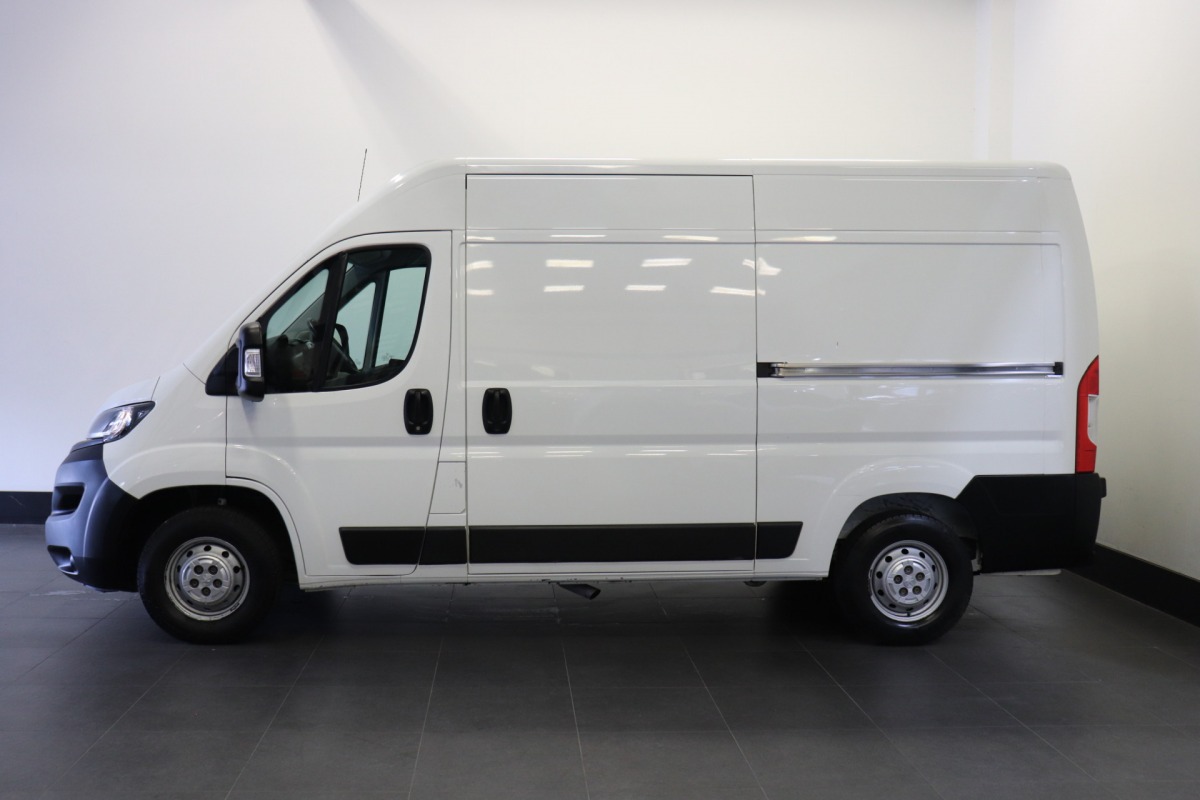 Peugeot Boxer 2.2 BlueHDi 120PK 2x Schuifdeur L2H2 - EURO 6 - Airco - Navi - Cruise - € 11.950,- Excl.