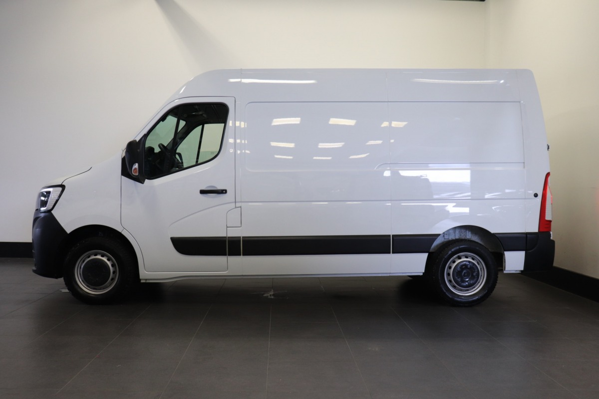 Renault Master T33 2.3 dCi 135PK L2H2 - EURO 6 - Airco - Cruise - PDC - € 15.950,- Excl.