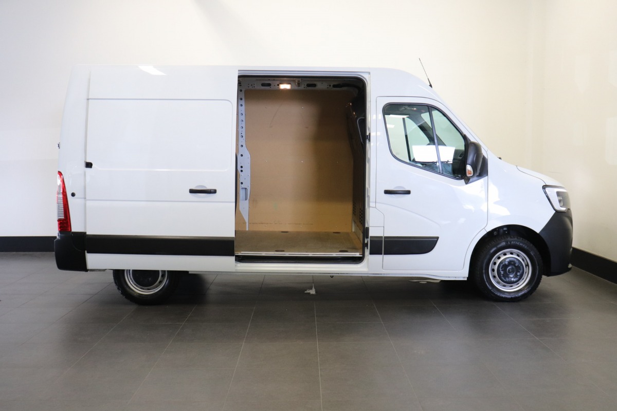 Renault Master T33 2.3 dCi 135PK L2H2 - EURO 6 - Airco - Cruise - PDC - € 15.950,- Excl.