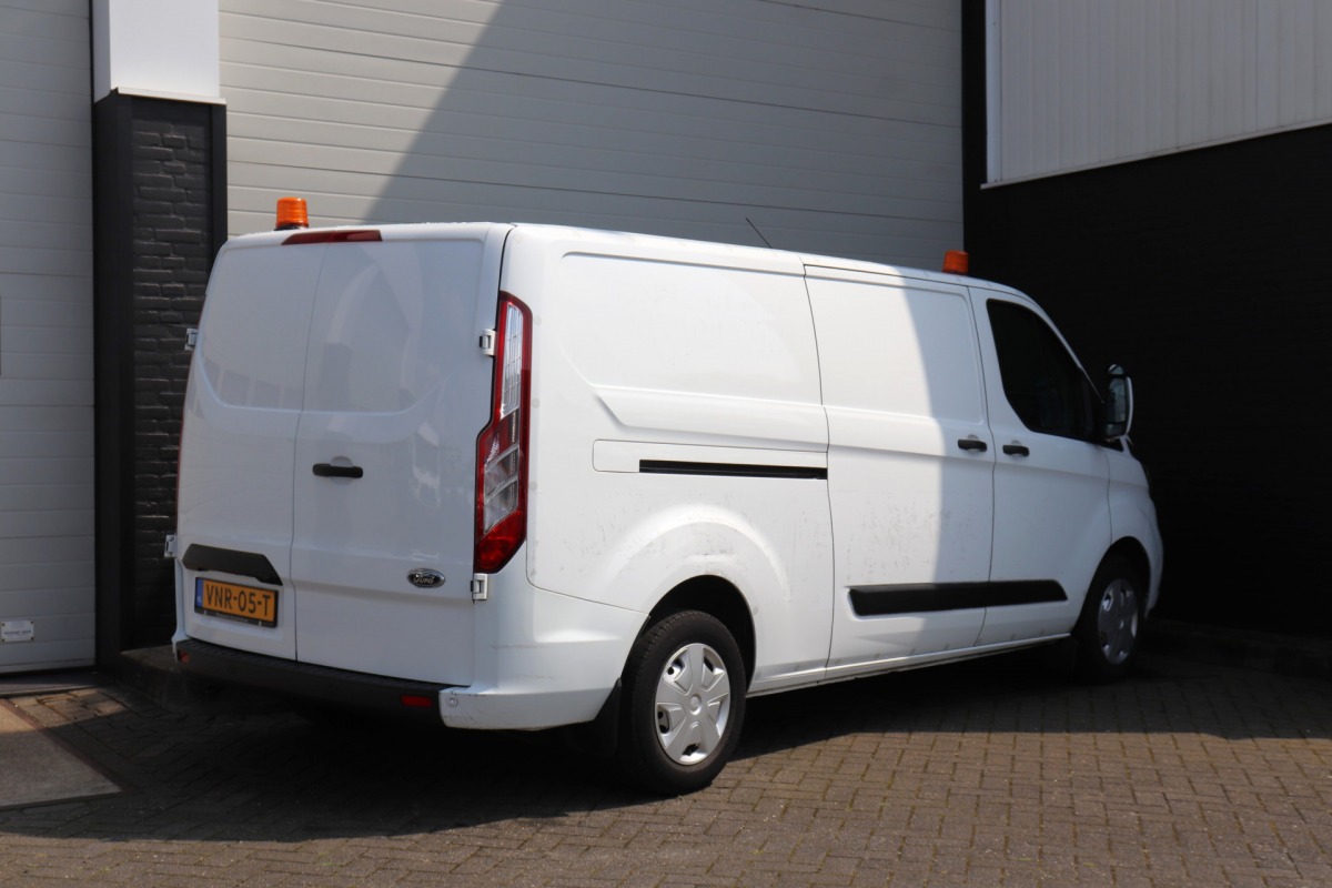 Ford Transit Custom 2.0 TDCI 130PK L2 EURO 6 - Airco - Cruise - Camera - € 17.500,- Excl.