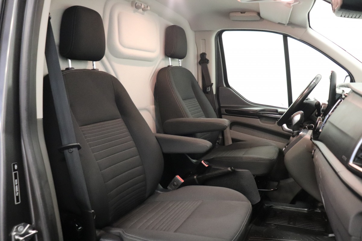 Ford Transit Custom 2.0 TDCI 130PK Automaat EURO 6 - Airco - Navi - Cruise - Camera - € 19.950,- Ex.