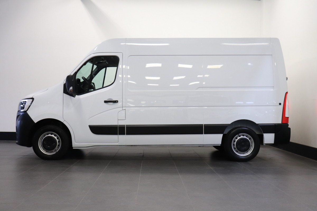 Renault Master 2.3 dCi 135PK L2H2 EURO 6 - Airco - Cruise - PDC - € 18.950,- Ex.