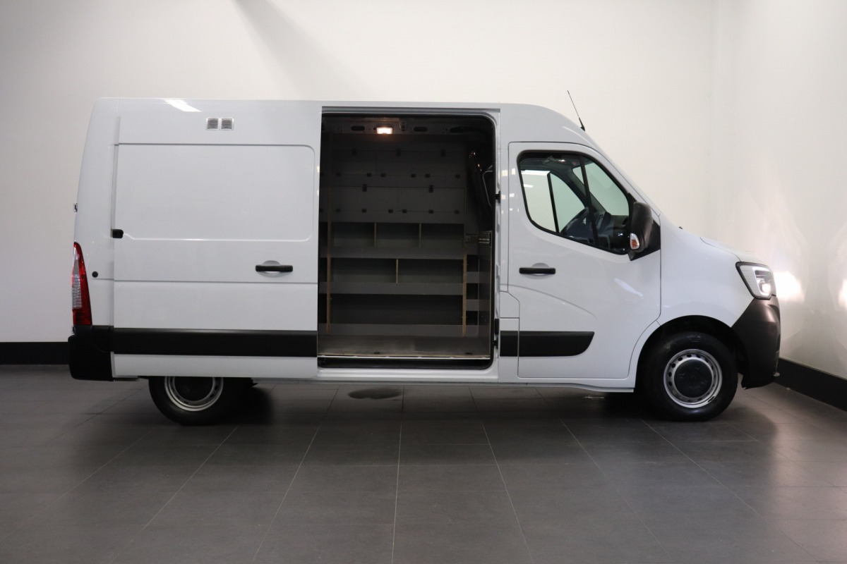 Renault Master 2.3 dCi 135PK L2H2 EURO 6 - Airco - Cruise - PDC - € 18.950,- Ex.