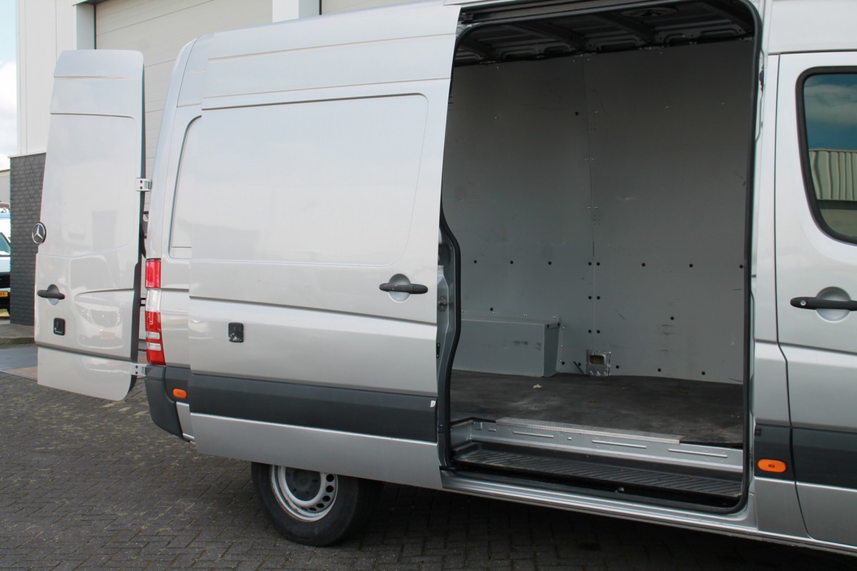 Mercedes-Benz Sprinter 319 3.0 CDI L2H2 EURO 6 - Airco - Navi - Cruise - € 19.950,- Excl.