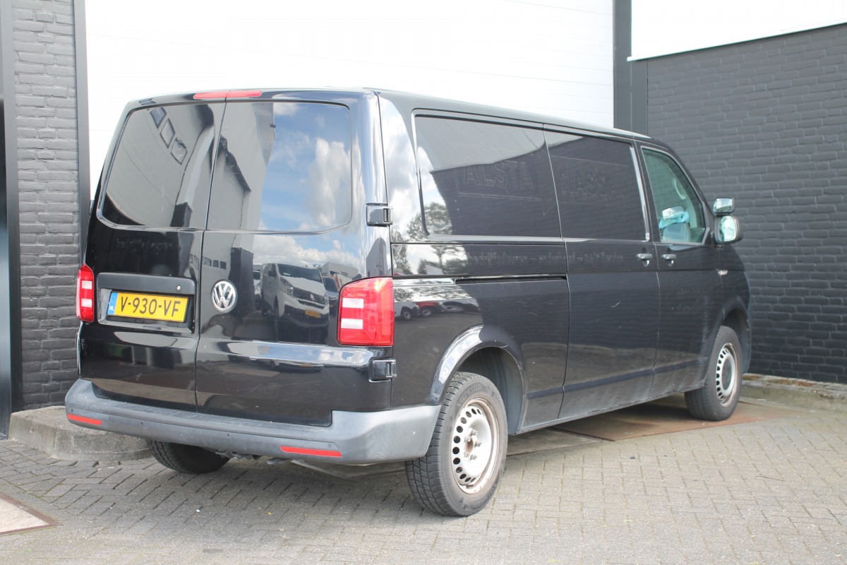 Volkswagen Transporter 2.0 TDI 115PK L2 - EURO 6 - Airco - Navi - Cruise - € 16.900,- Excl.