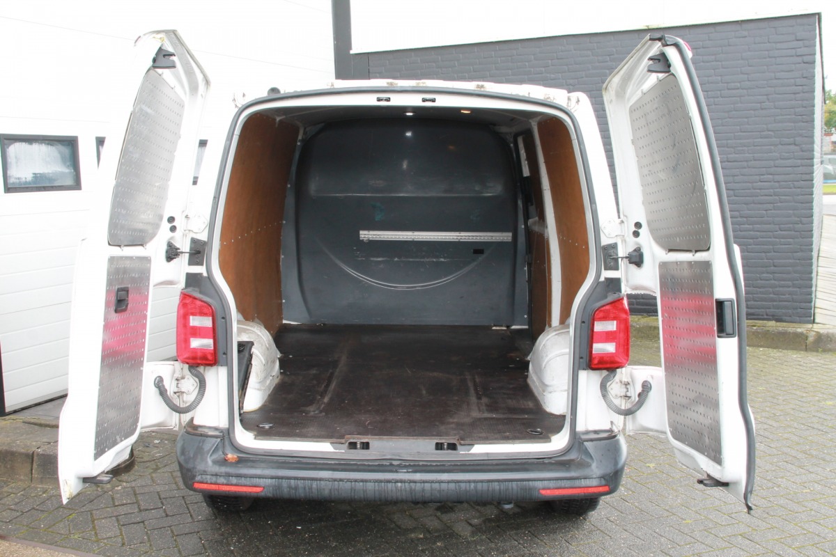 Volkswagen Transporter 2.0 TDI L2 150PK EURO 6 - Airco - Cruise - € 11.950,- Excl.