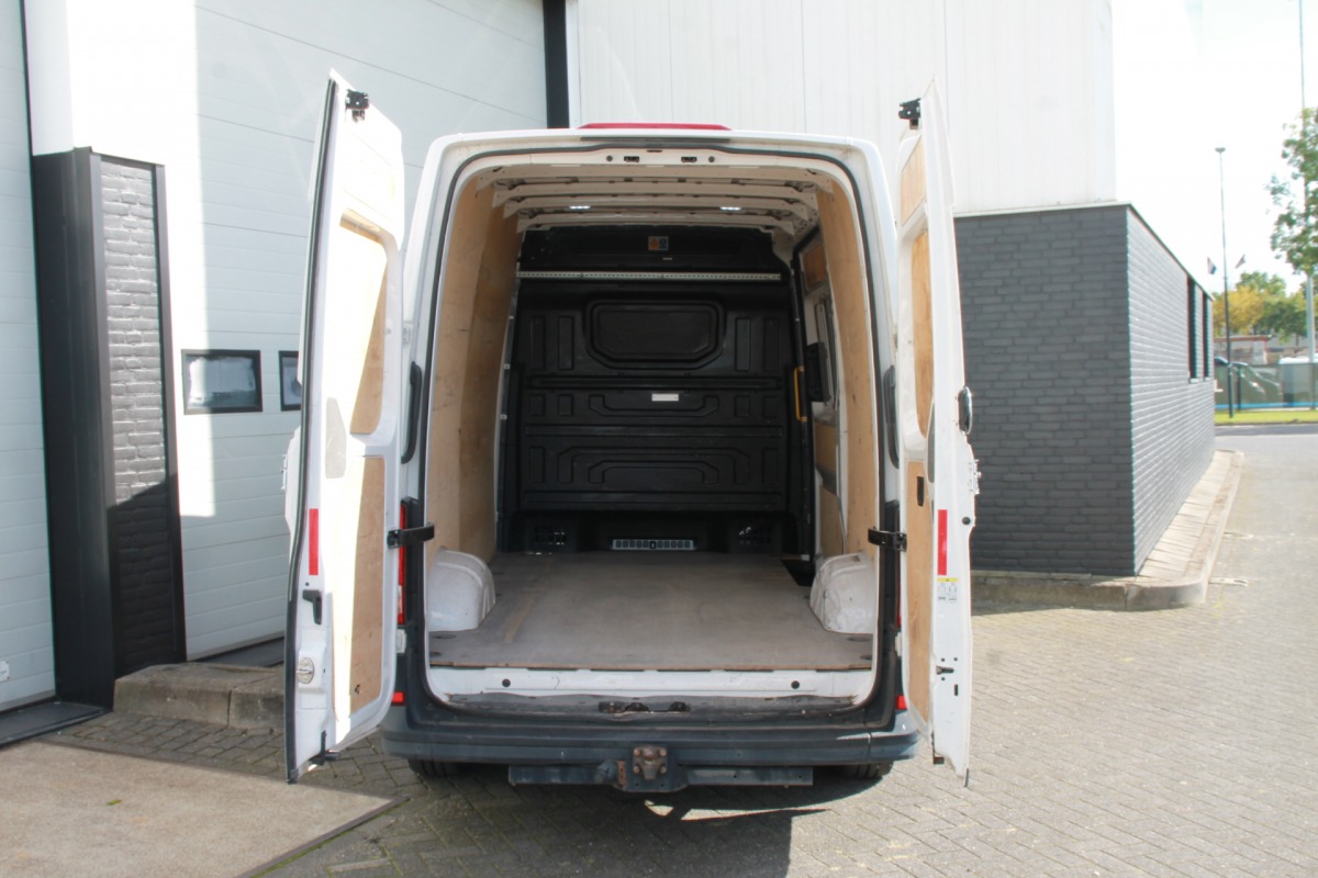 Volkswagen Crafter 2.0 TDI 140PK L3H3 4Motion EURO 6 - Airco - Navi - Cruise - € 19.950,- Excl.