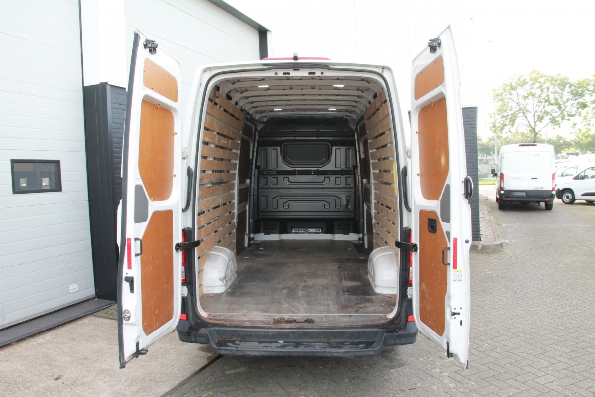 Volkswagen Crafter 2.0 TDI 140PK Automaat L4H3 - EURO 6 - Airco - Navi - Cruise - 2x Schuifdeur - € 18.900,- Excl.