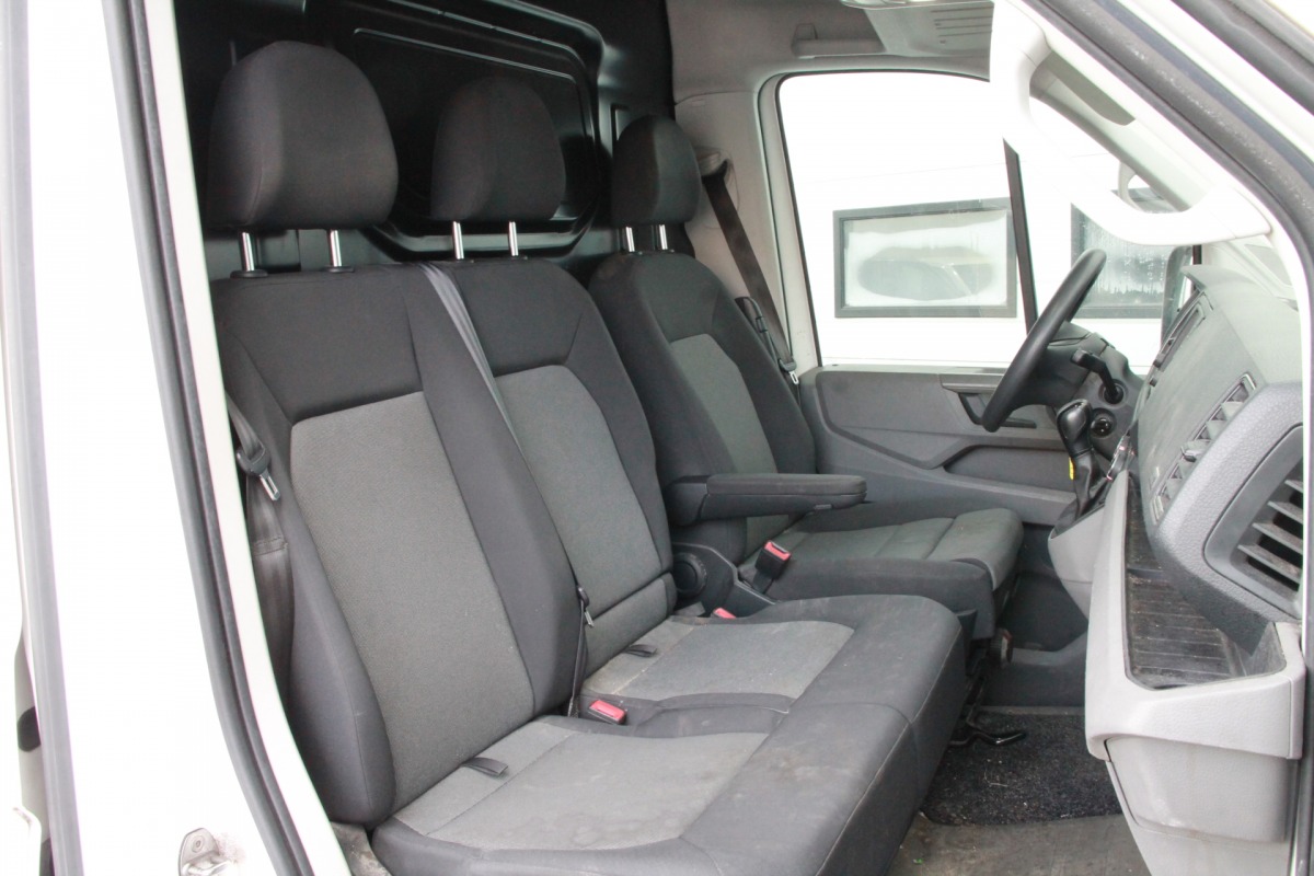 Volkswagen Crafter 2.0 TDI 140PK Automaat L4H3 - EURO 6 - Airco - Navi - Cruise - 2x Schuifdeur - € 18.900,- Excl.