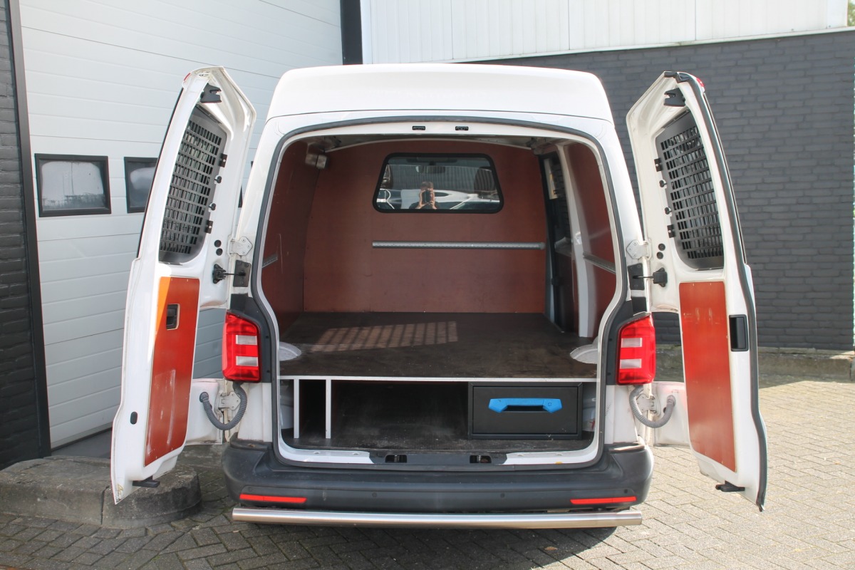 Volkswagen Transporter 2.0 TDI L2H2 150PK 4Motion Automaat EURO 6 - Airco - Navi - Cruise - € 14.950,- Excl.