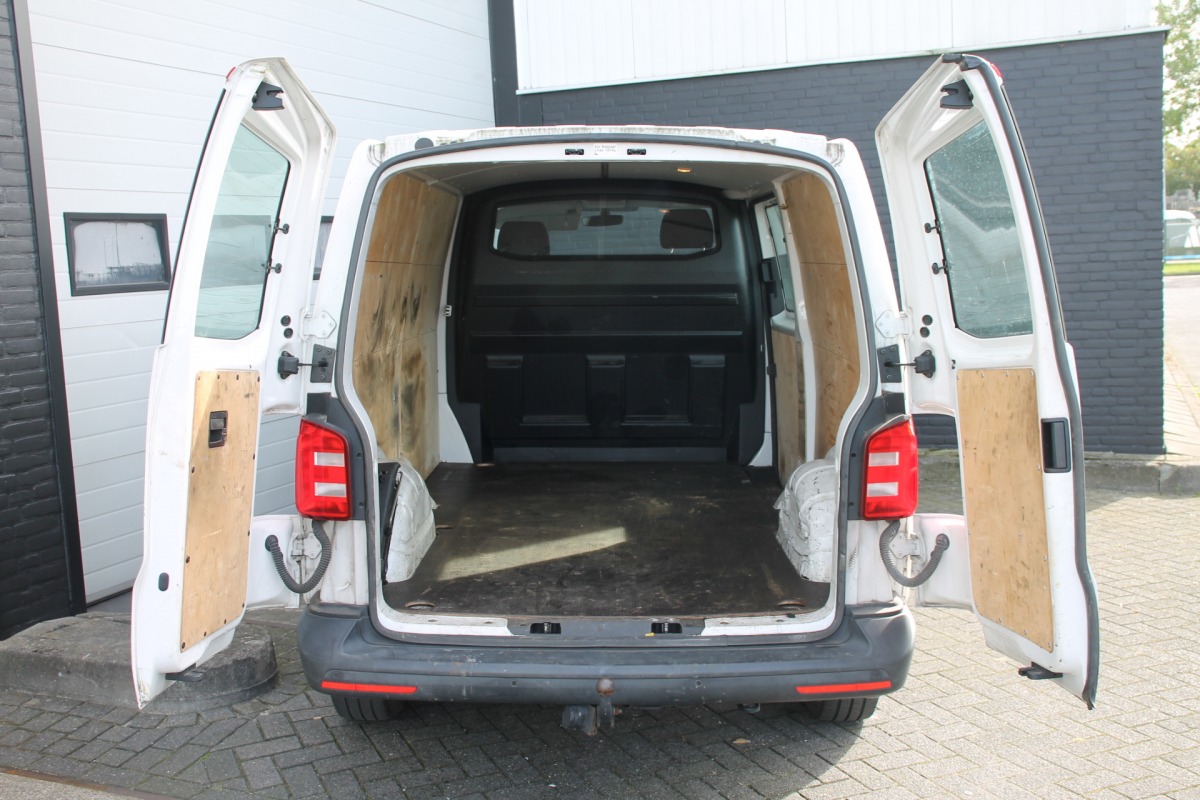 Volkswagen Transporter 2.0 TDI L2 EURO 6 - Airco - Cruise - PDC - € 11.499,- Excl.