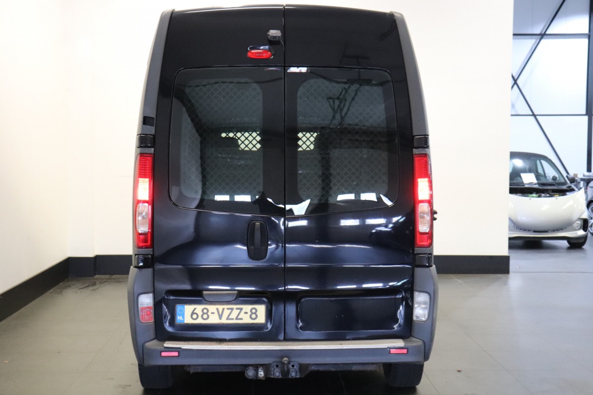 Renault Trafic 2.5 dCi T29 L2H2 115PK - Airco - Navi - Camera - € 2.990,- Excl.