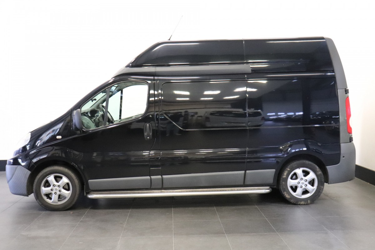 Renault Trafic 2.5 dCi T29 L2H2 115PK - Airco - Navi - Camera - € 2.990,- Excl.