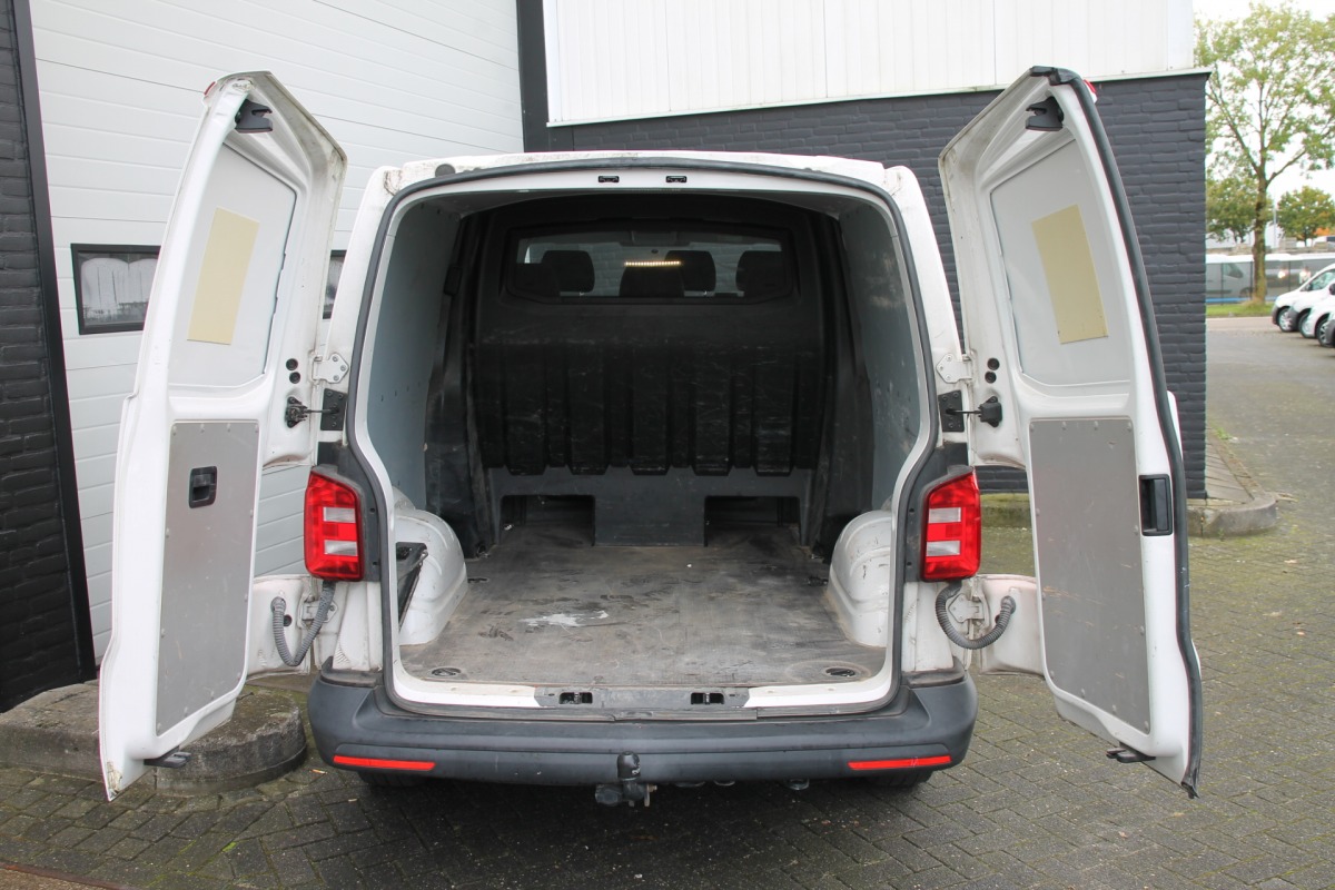 Volkswagen Transporter 2.0 TDI L2 150PK AUTOMAAT EURO 6 - A/C Clima - Navi - Cruise - €19.950,- Excl.