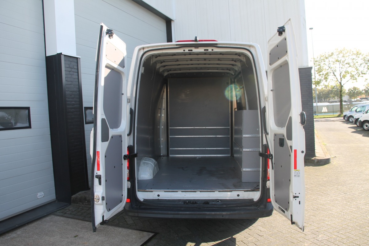 Volkswagen Crafter 2.0 TDI L2H2 140PK EURO 6 - Airco - Cruise - Navi - €18.900,- Excl.