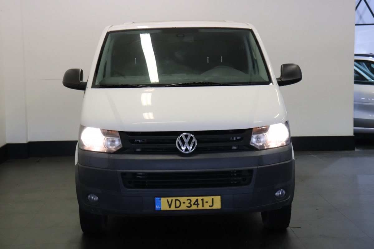 Volkswagen Transporter 2.0 TDI L2 140PK - Airco - Cruise - Camera - €4.950,- Excl.