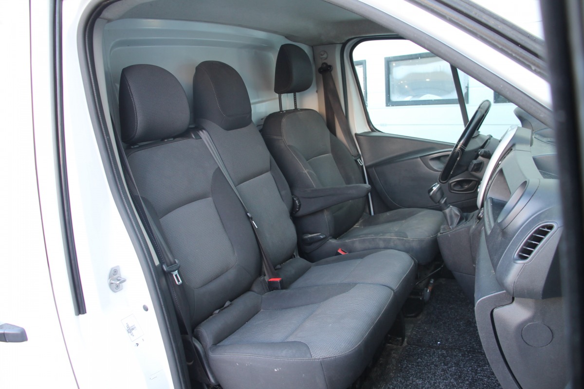 Renault Trafic 2.0 dCi L2 120PK EURO 6 - Airco - Navi - Cruise - € 13.950,- Excl.