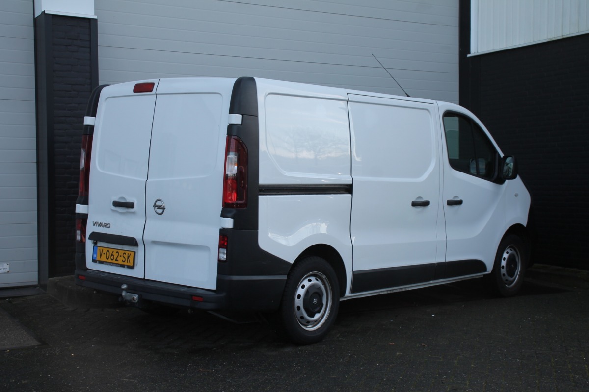 Opel Vivaro 1.6 CDTI EURO 6 - Airco - Cruise - Trekhaak - € 12.950,- Excl.