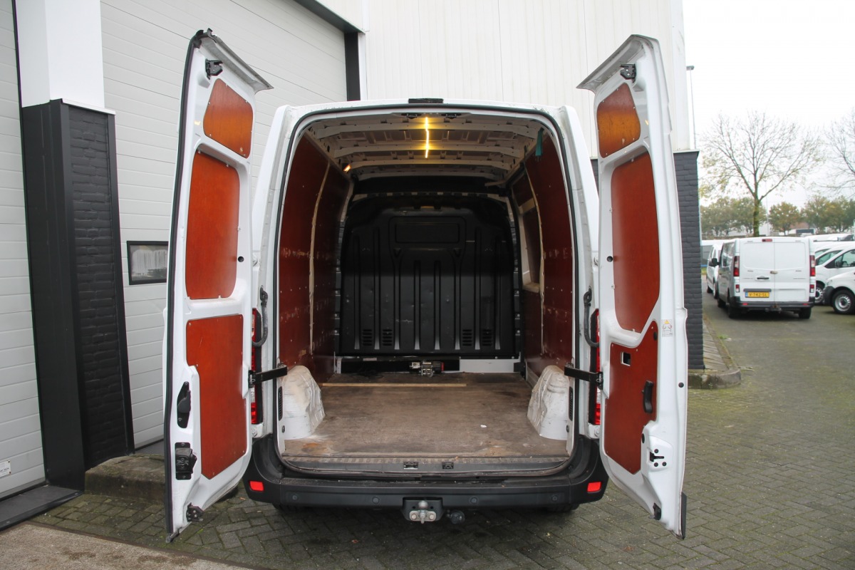 Renault Master 2.3 dCi 130PK L2H2 - EURO 6 - Airco - Navi - Cruise - € 13.950,- Excl.