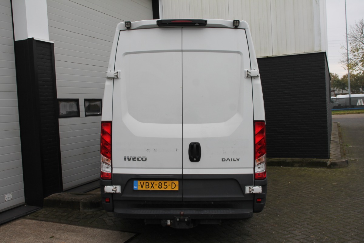 Iveco Daily 35S12V 2.3 L2H2 - EURO 6 - Airco - Navi - Cruise - Camera - € 17.900,- Excl.