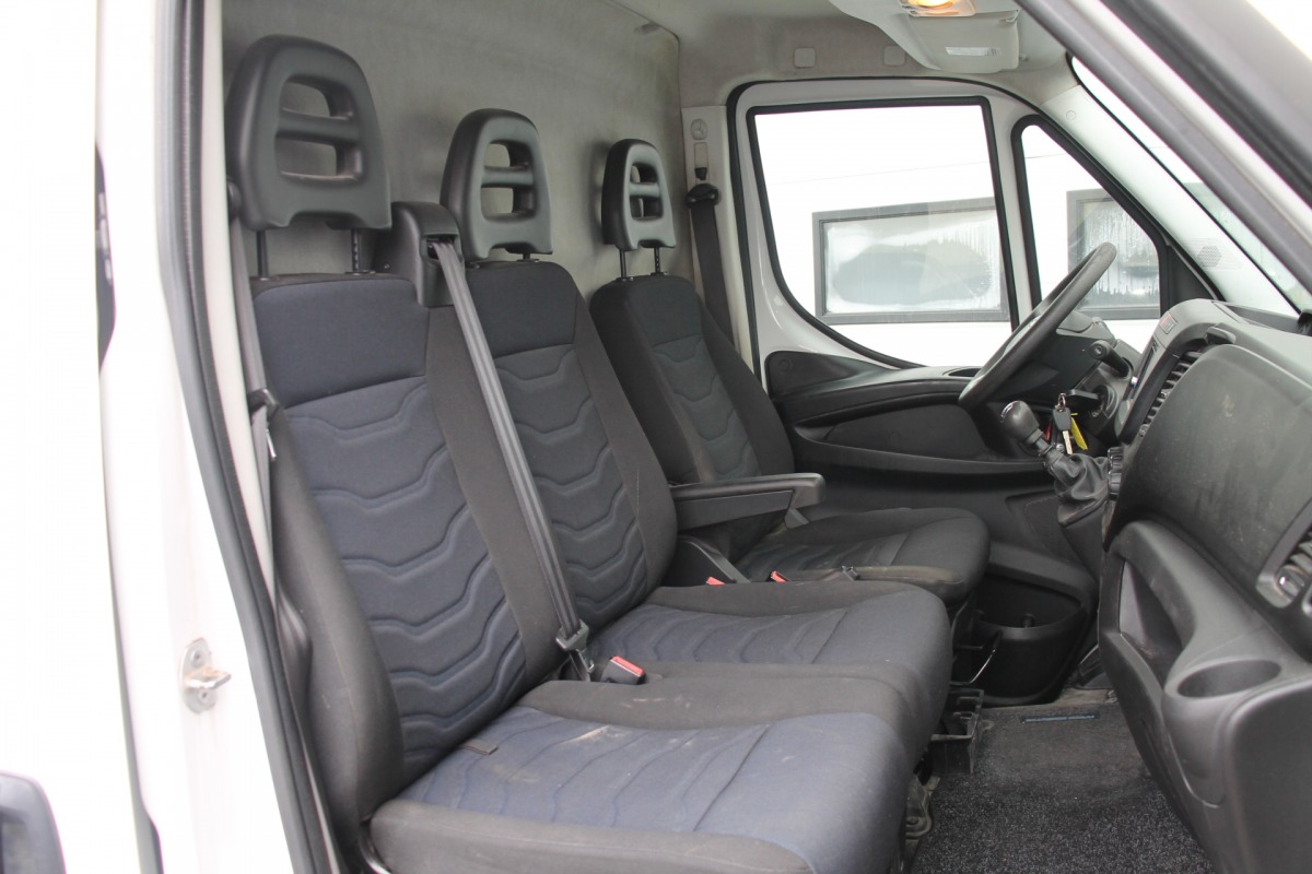 Iveco Daily 35S12V 2.3 L2H2 - EURO 6 - Airco - Navi - Cruise - Camera - € 17.900,- Excl.