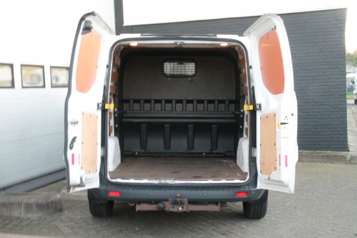 Ford Transit Custom 2.0 TDCI 130PK L2 Dubbele Cabine EURO 6 - Airco - Cruise - Camera - € 13.950,- Excl.