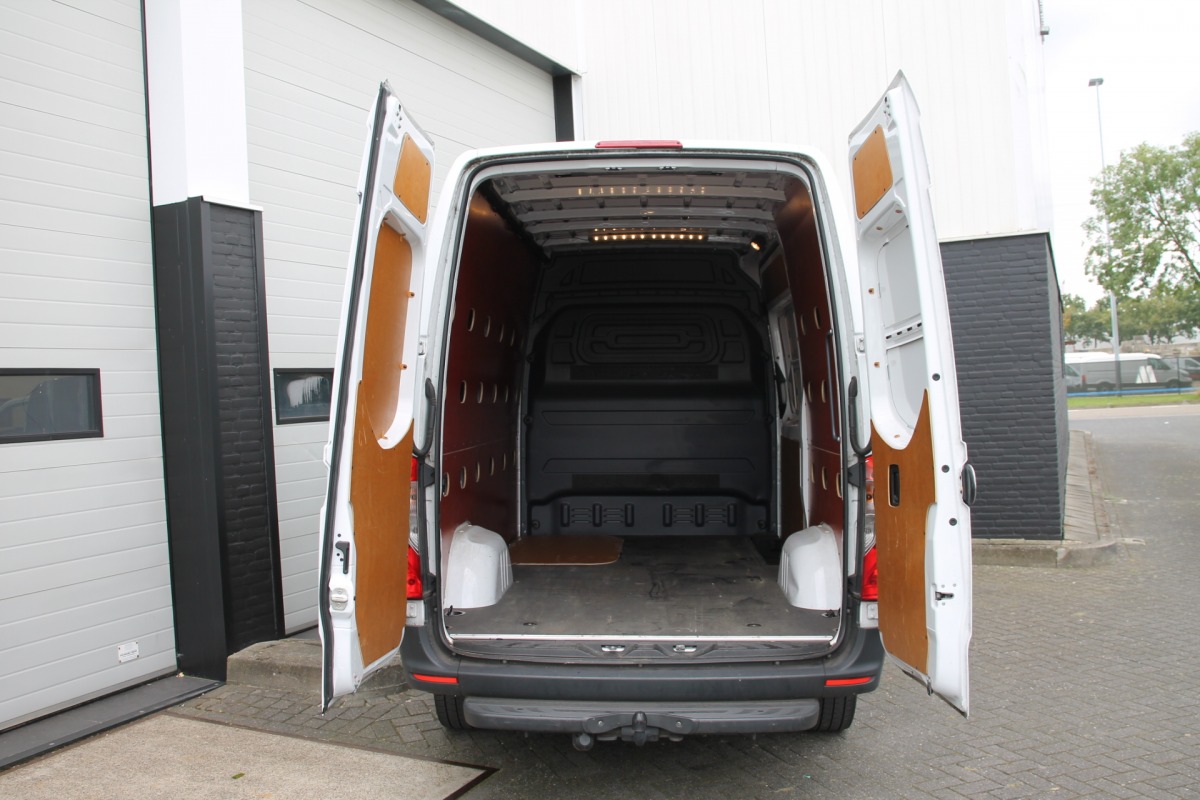 Mercedes-Benz Sprinter 316 CDI Automaat L2H2 EURO 6 - Airco - Cruise - Trekhaak - € 22.950,- Excl.