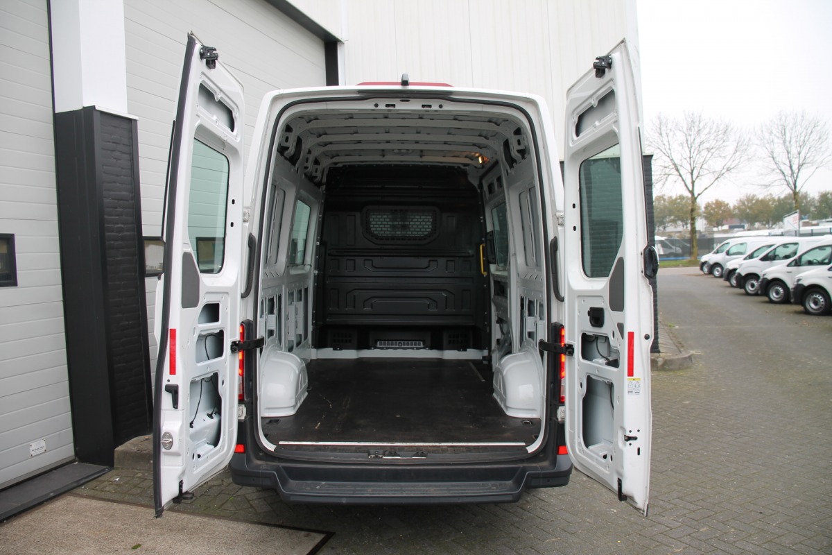 Volkswagen Crafter 2.0 TDI 177PK L3H3 Automaat EURO 6 - Airco - Navi - Cruise - € 18.900,- Excl.