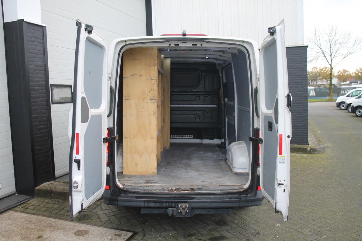 Volkswagen Crafter 2.0 TDI L3H2 - EURO 6 - Airco - Navi - Cruise - PDC - € 16.950,- Excl.